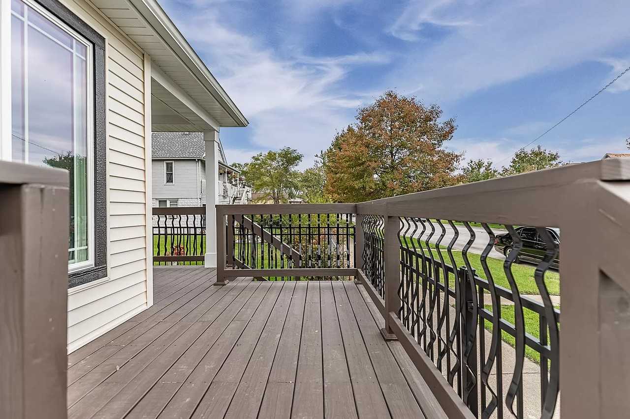 4936 Melville Avenue - Photo 3 of 17