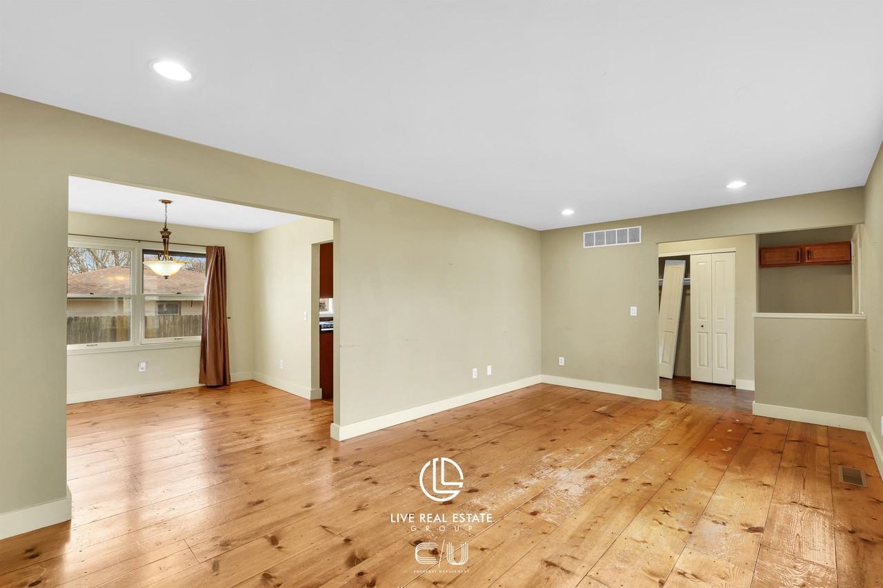 2312 Hackberry Ct #1 - Photo 4 of 32