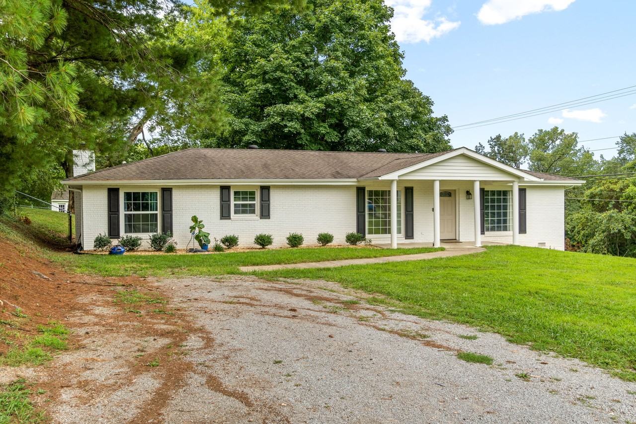 370 Rossview Rd #1 - Photo 3 of 28