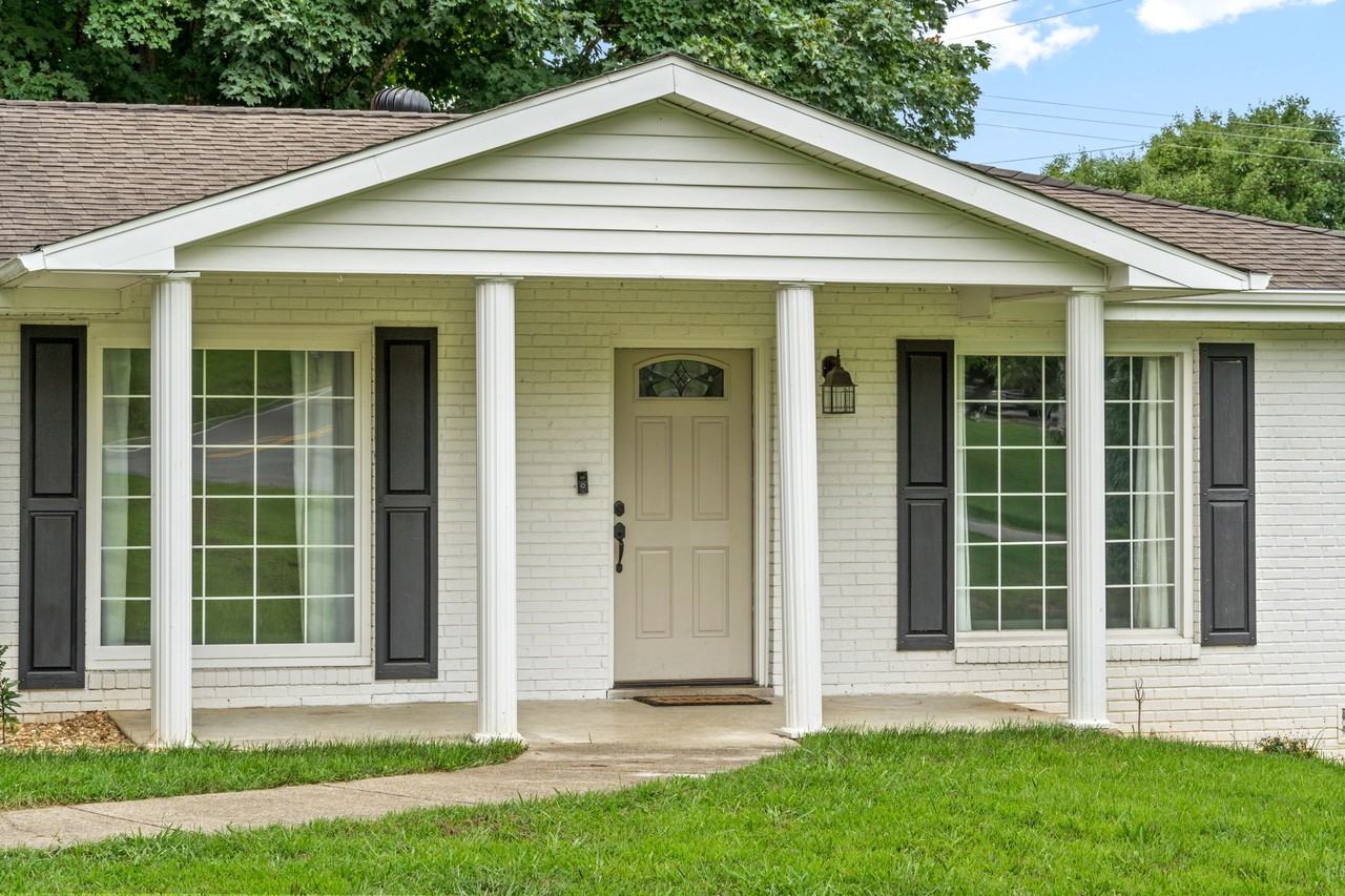 370 Rossview Rd #1 - Photo 4 of 28