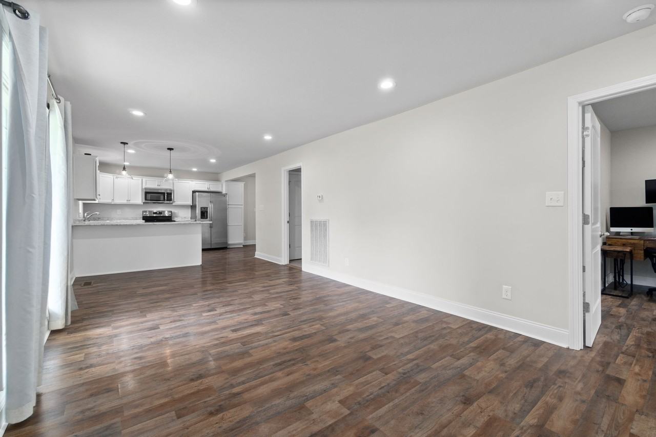 370 Rossview Rd #1 - Photo 6 of 28