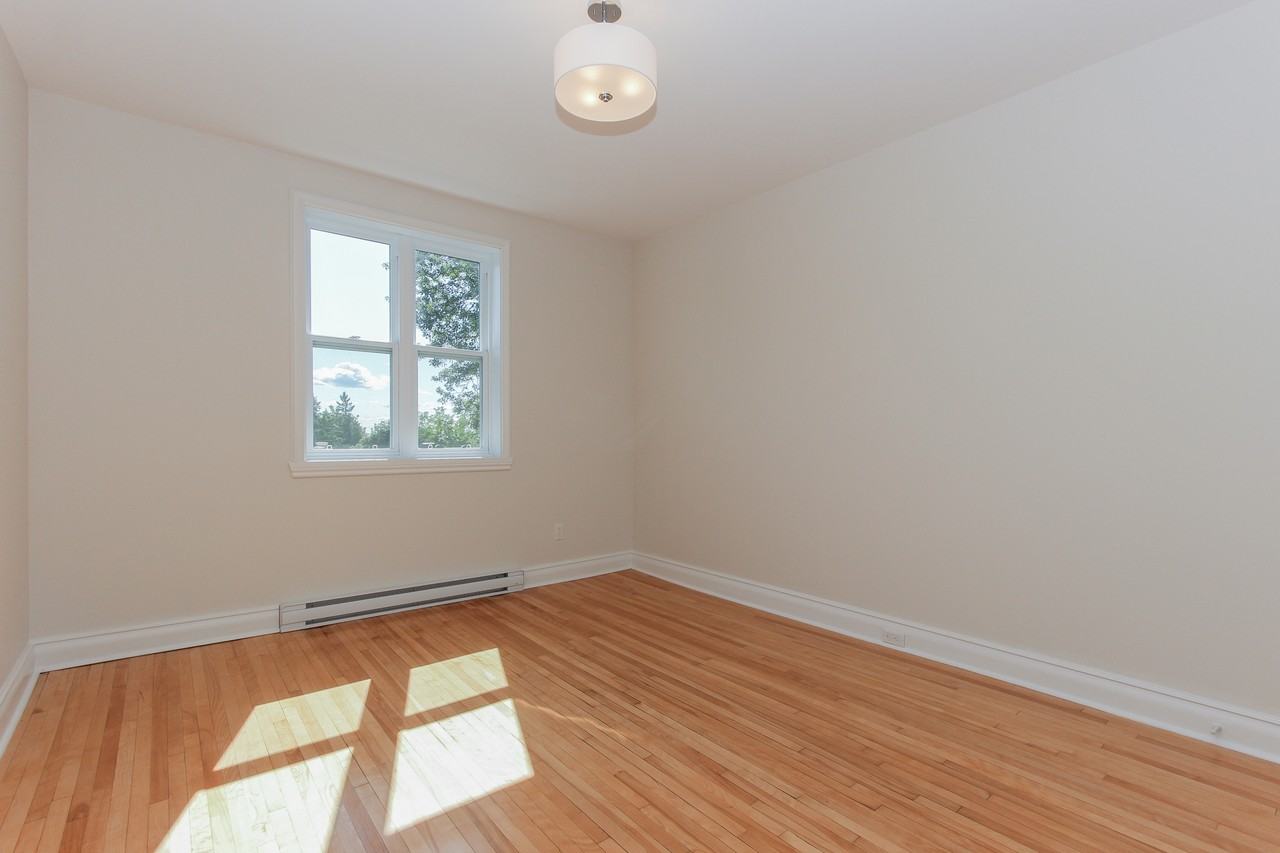 6874 Rue Sherbrooke Ouest #10 - Photo 3 of 5