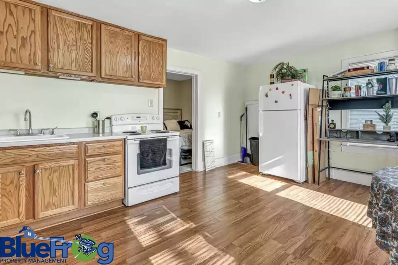 1433 S 10th St - Photo 2 of 11