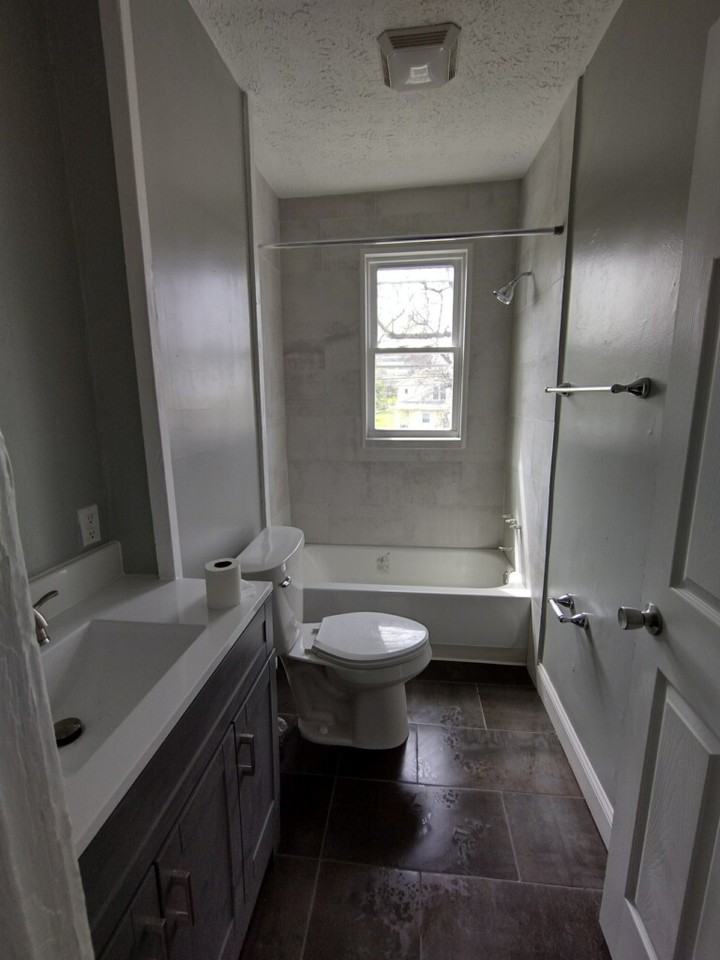 565 Gilbert St - Photo 2 of 43