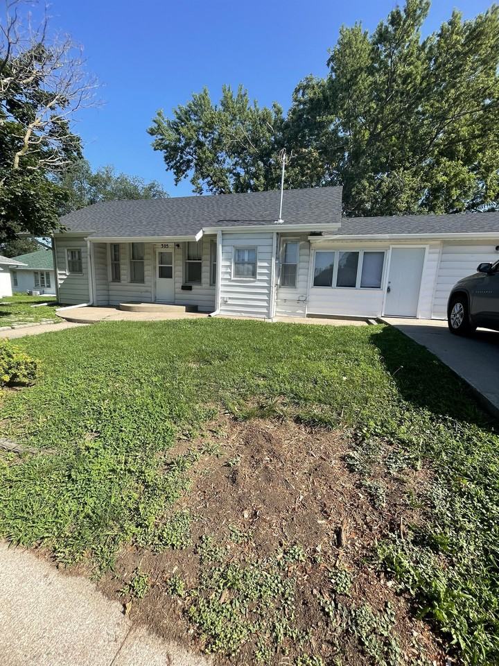 307 Farnham St - Photo 2 of 7