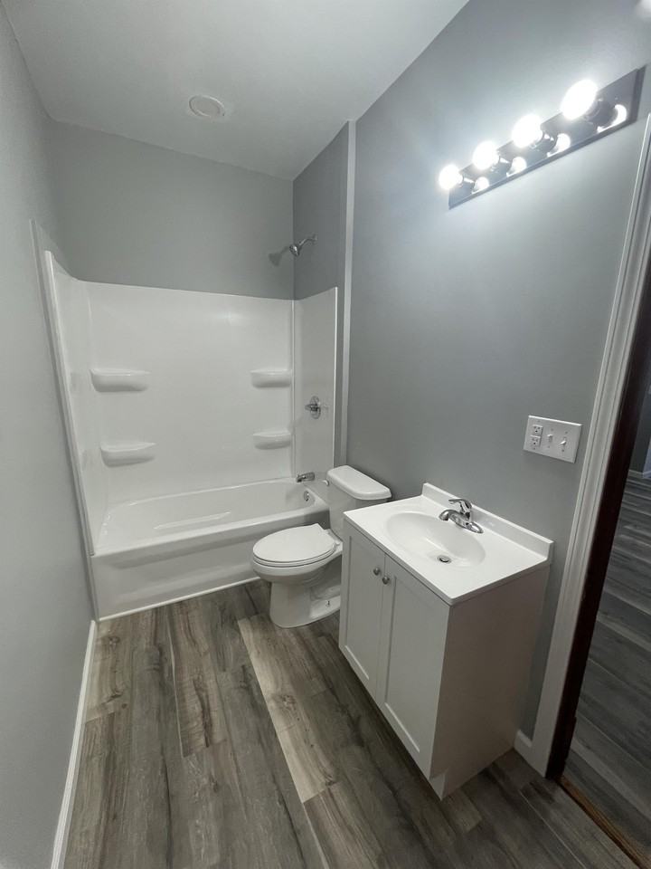 307 Farnham St - Photo 3 of 7