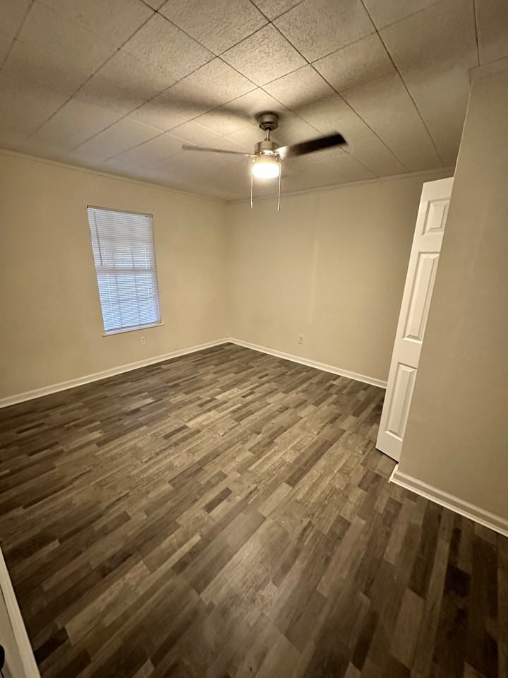 7872 Pine Springs Dr - Photo 2 of 12