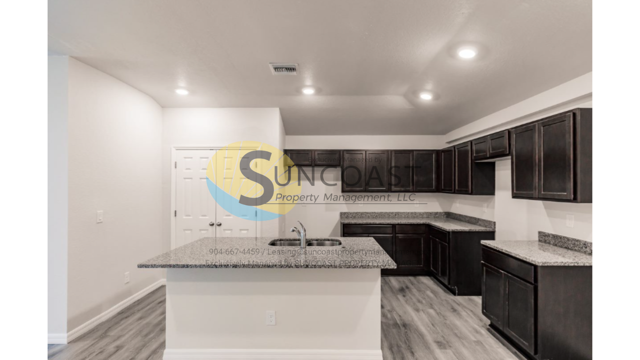 343 Reeves St - Photo 2 of 26