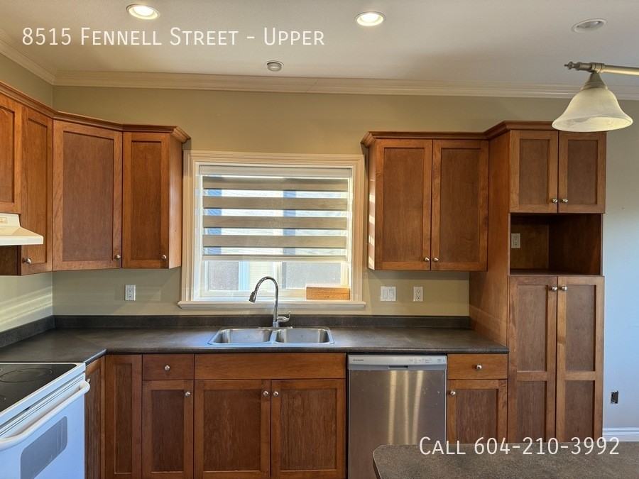 8515 Fennell St - Photo 3 of 15