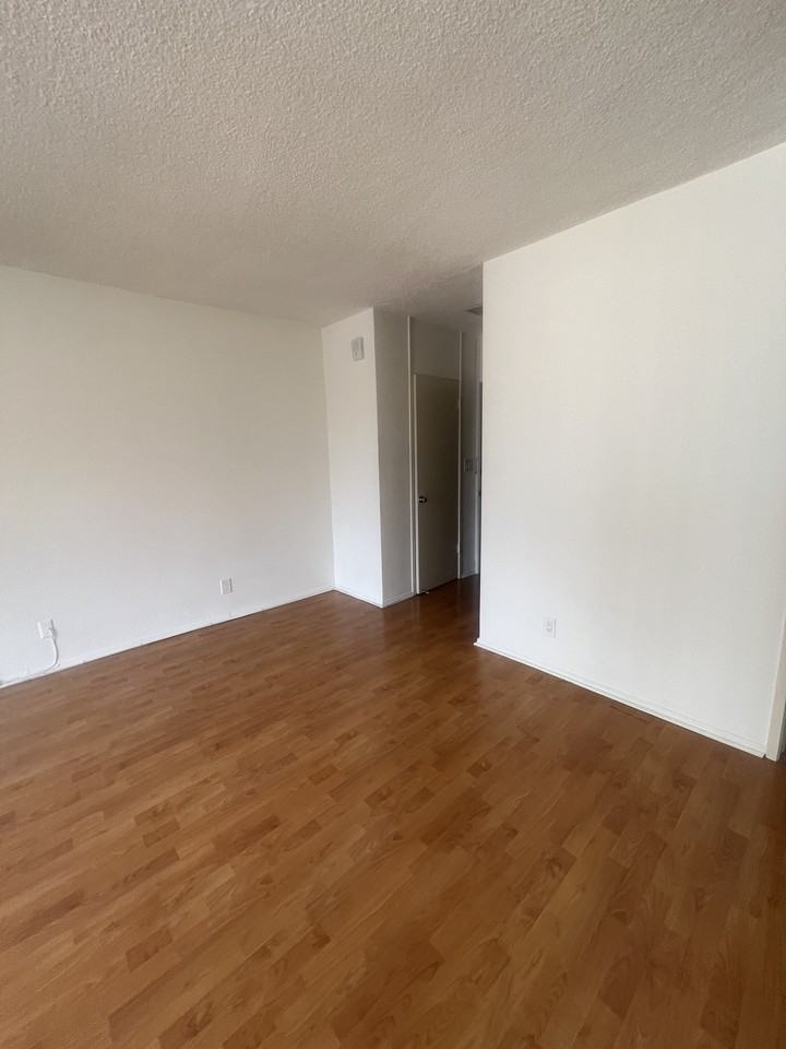 Hacienda Apartments - Photo 4 of 8