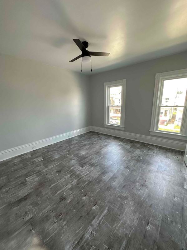 307 Loucks Ave - Photo 3 of 18