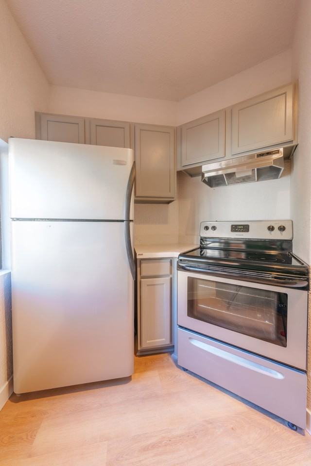 404 21st Ave #B - Photo 3 of 22