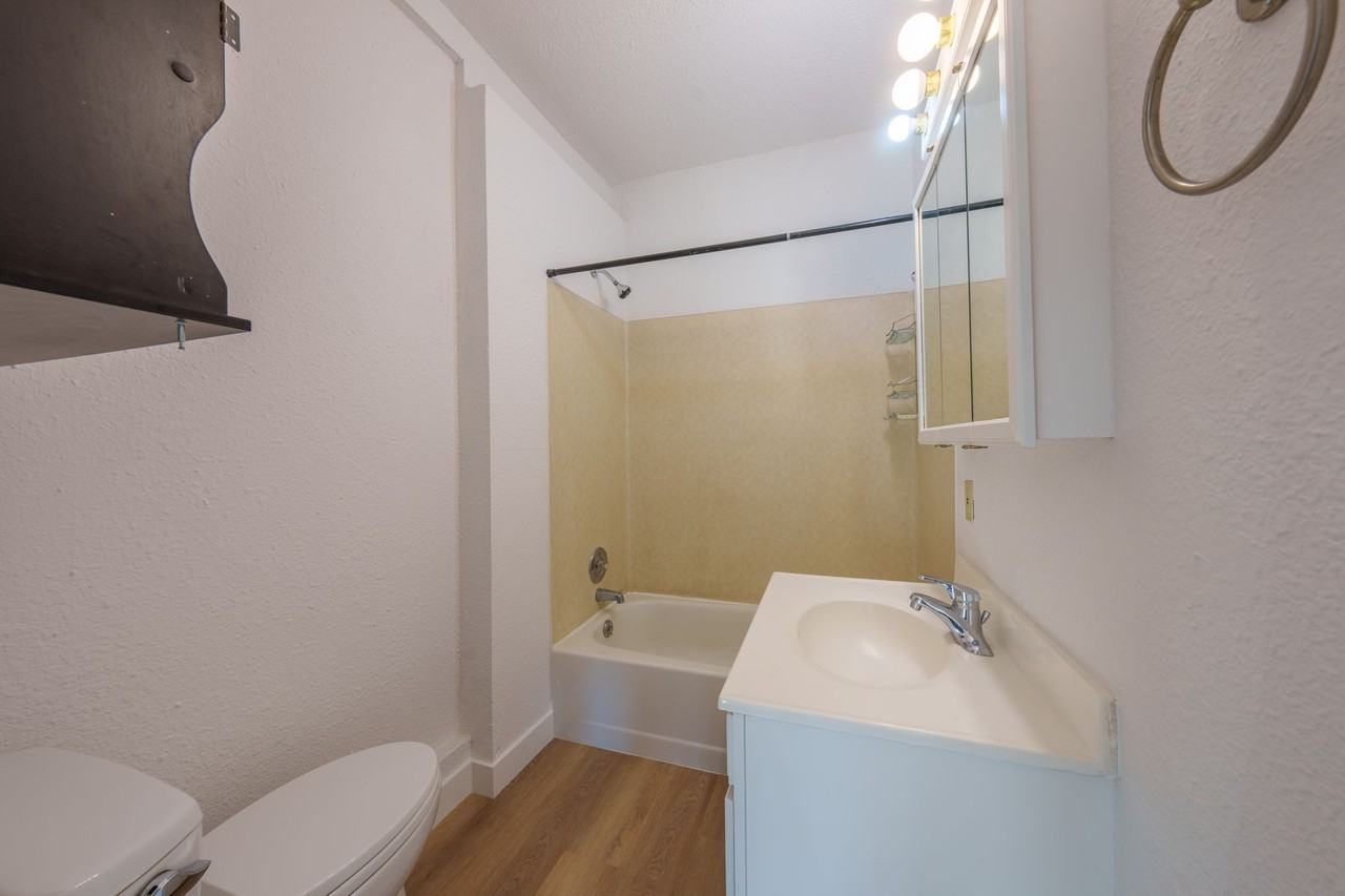 404 21st Ave #B - Photo 6 of 22
