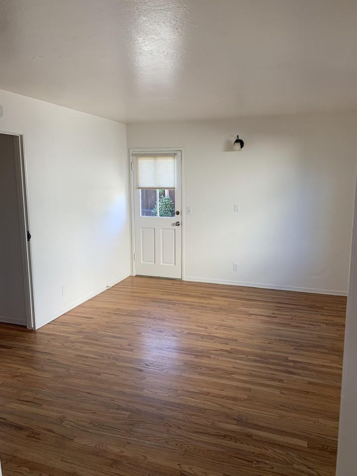 Del Playa Dr #6866 - Photo 7 of 9