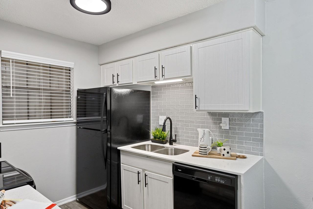 The Savoy Apartments - Photo 3 of 35