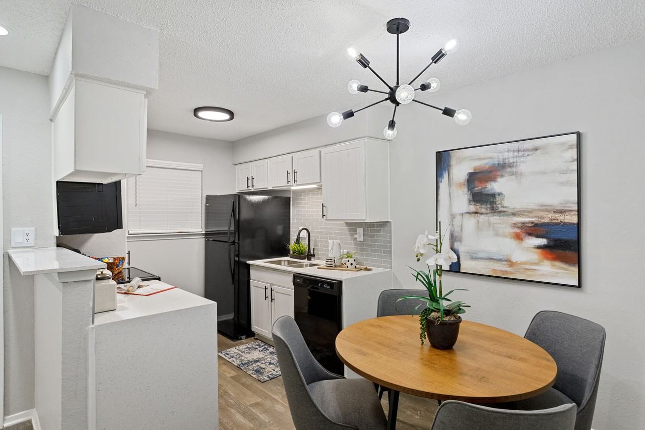 The Savoy Apartments - Photo 4 of 35