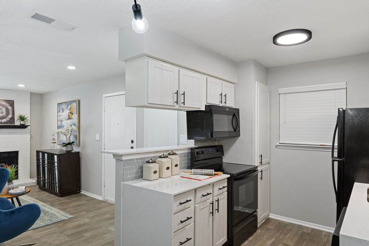 The Savoy Apartments - Photo 5 of 35