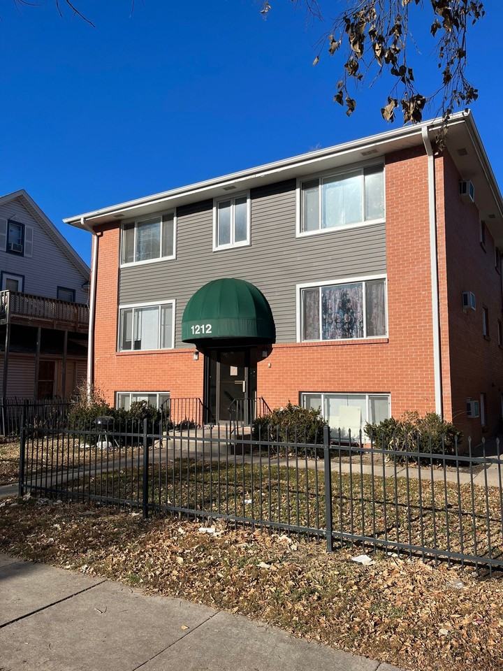 1212 E Apartments in Everett, Lincoln, NE 68508 Zumper