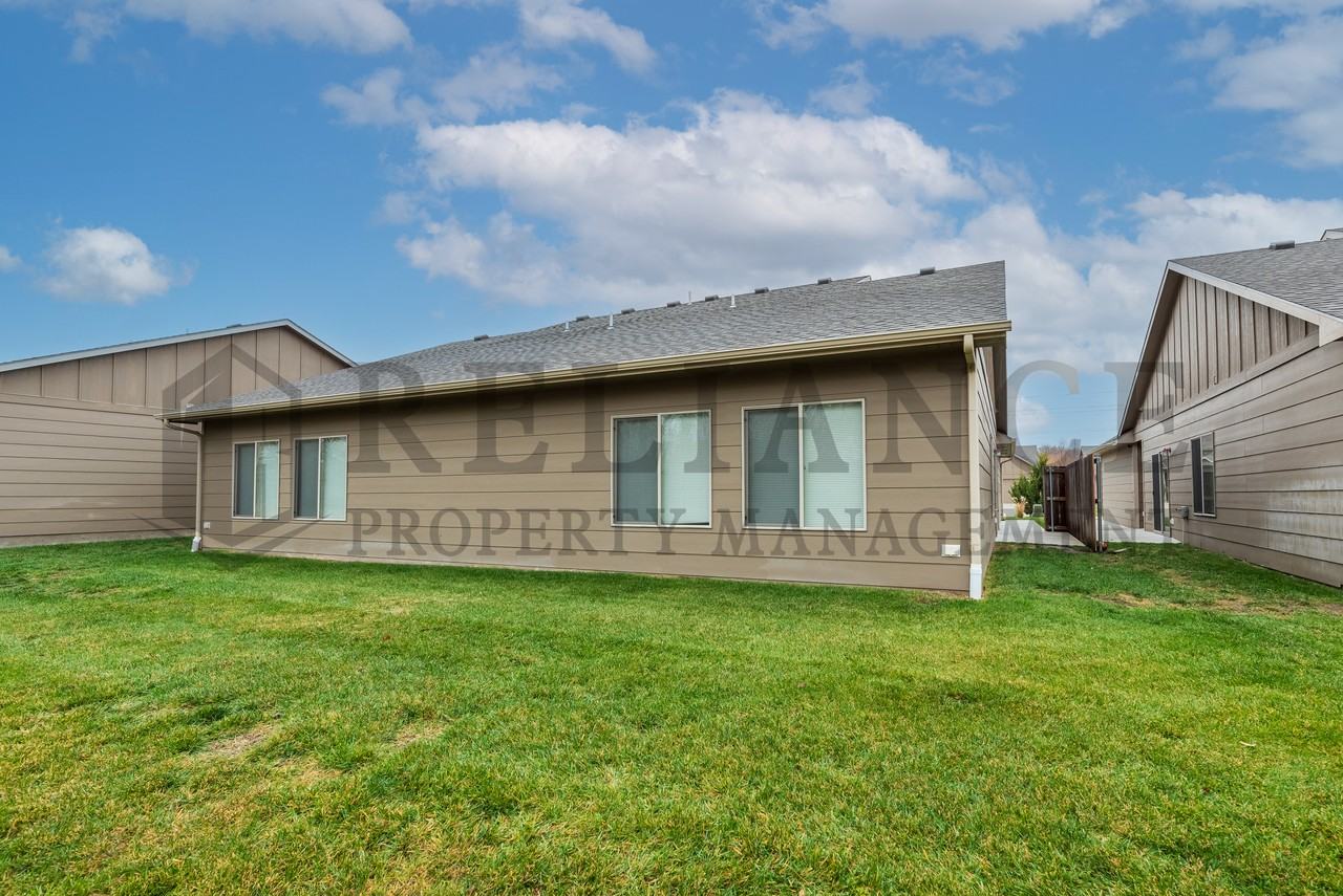 916 West Onewood Place - Photo 3 of 24