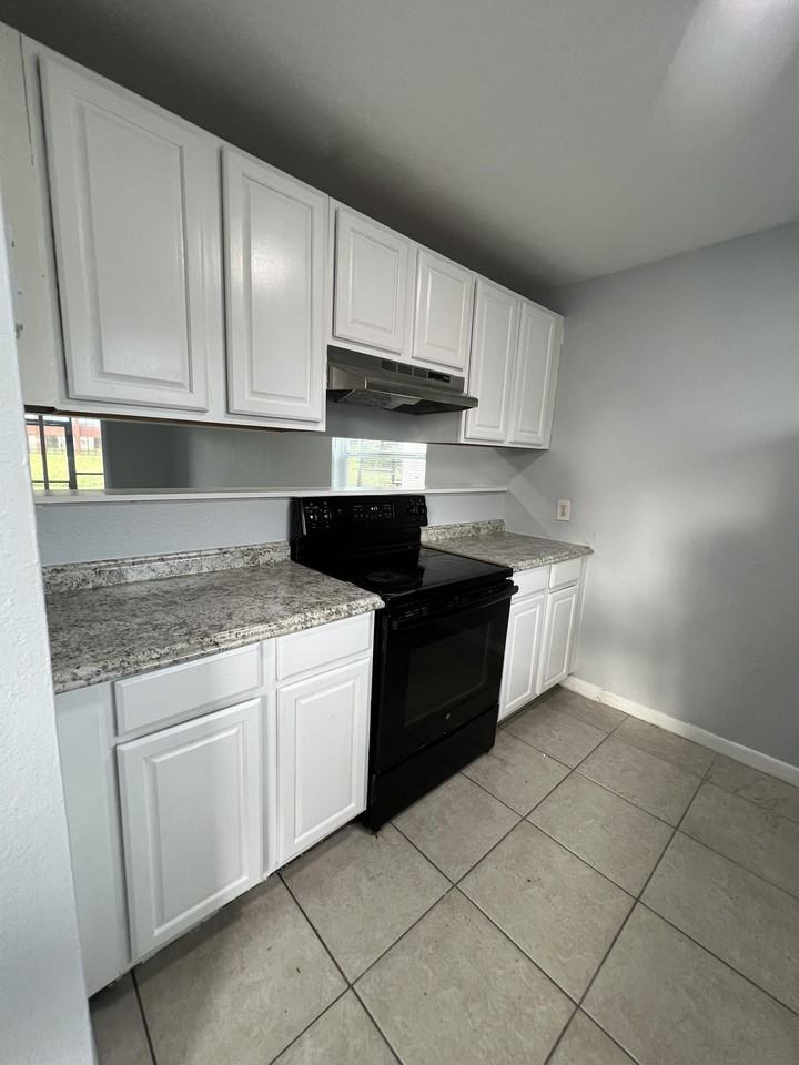 121 Cory Lane - Photo 2 of 14