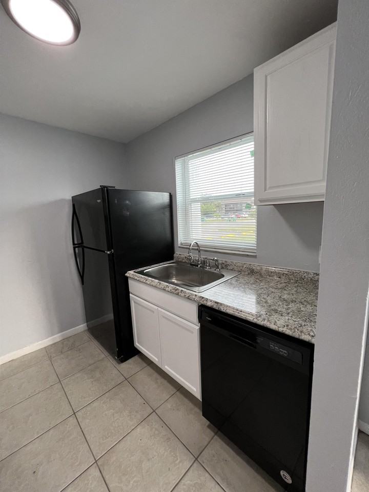 121 Cory Lane - Photo 3 of 14