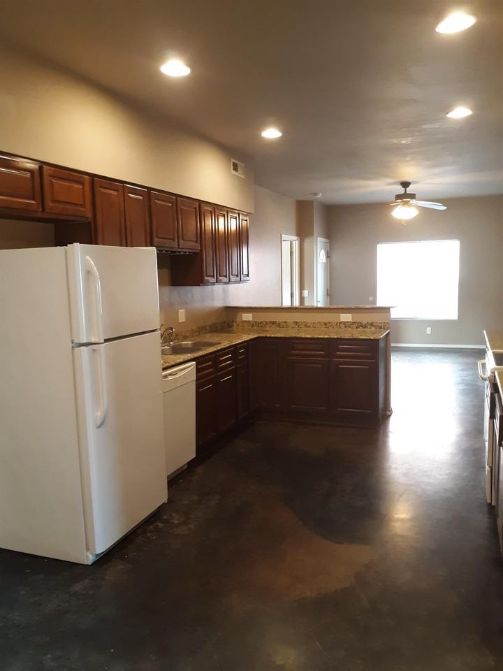517 S. Gray A - Photo 3 of 6