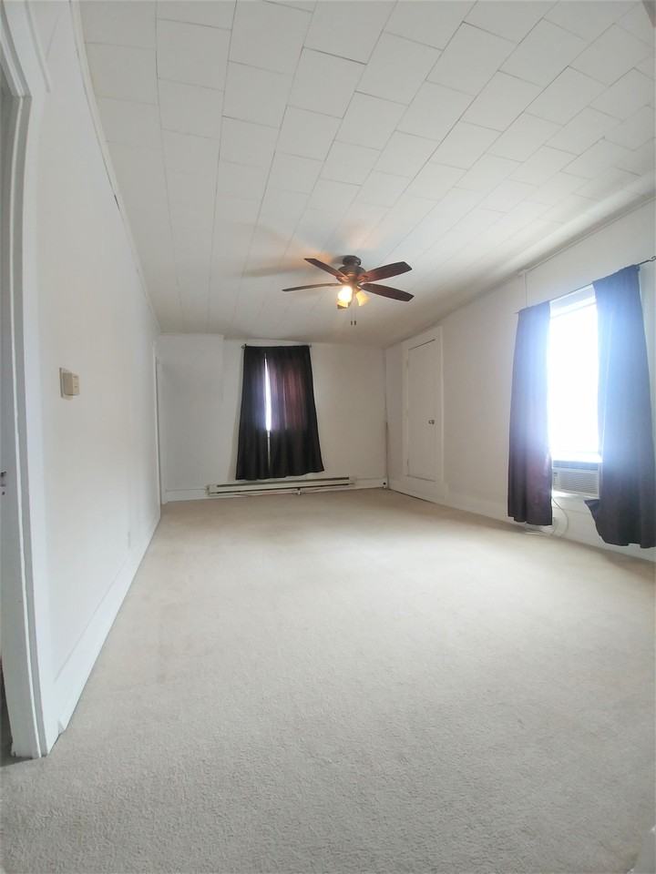 305 / 30 E Railroad St, Sandwich Apartments 28 E Railroad St