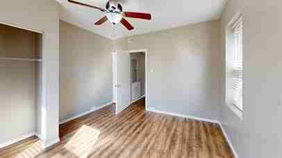 5572 Clemens Avenue - Photo 3 of 10