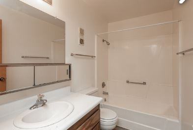 2221-2227 Willow Knolls Dr W, Peoria, IL 61614 - Photo 4 of 10