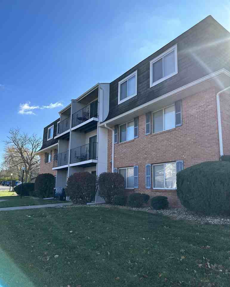 HOLLOW HILLS APARTMENTS - Photo 3 of 45