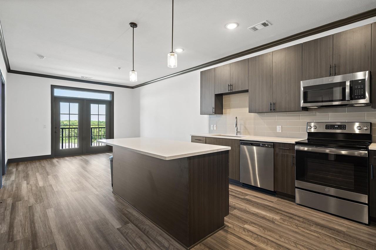 The Diamond at Creekside - Photo 3 of 29