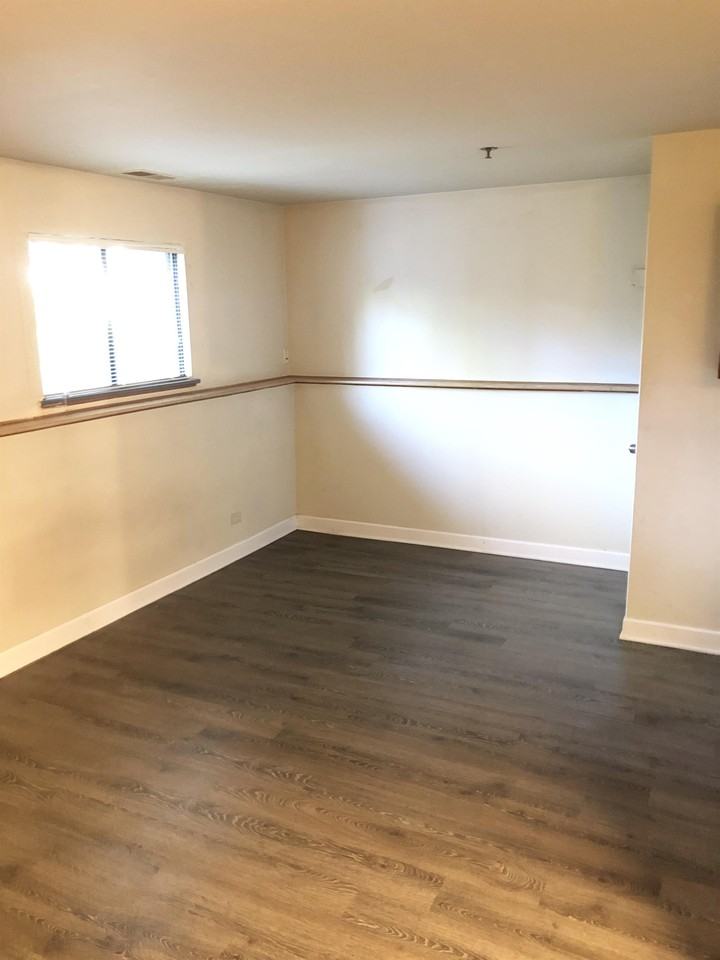 Lynwood Apartments 930 W Rollins Rd, Round Lake Heights, IL 60073