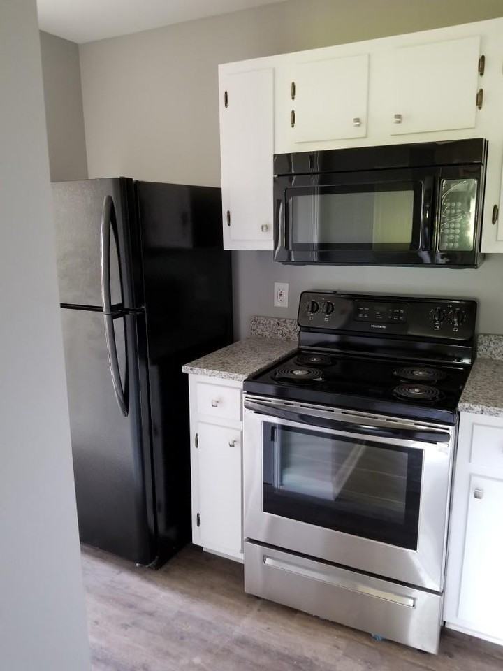 504 Pecan Drive - Photo 2 of 9