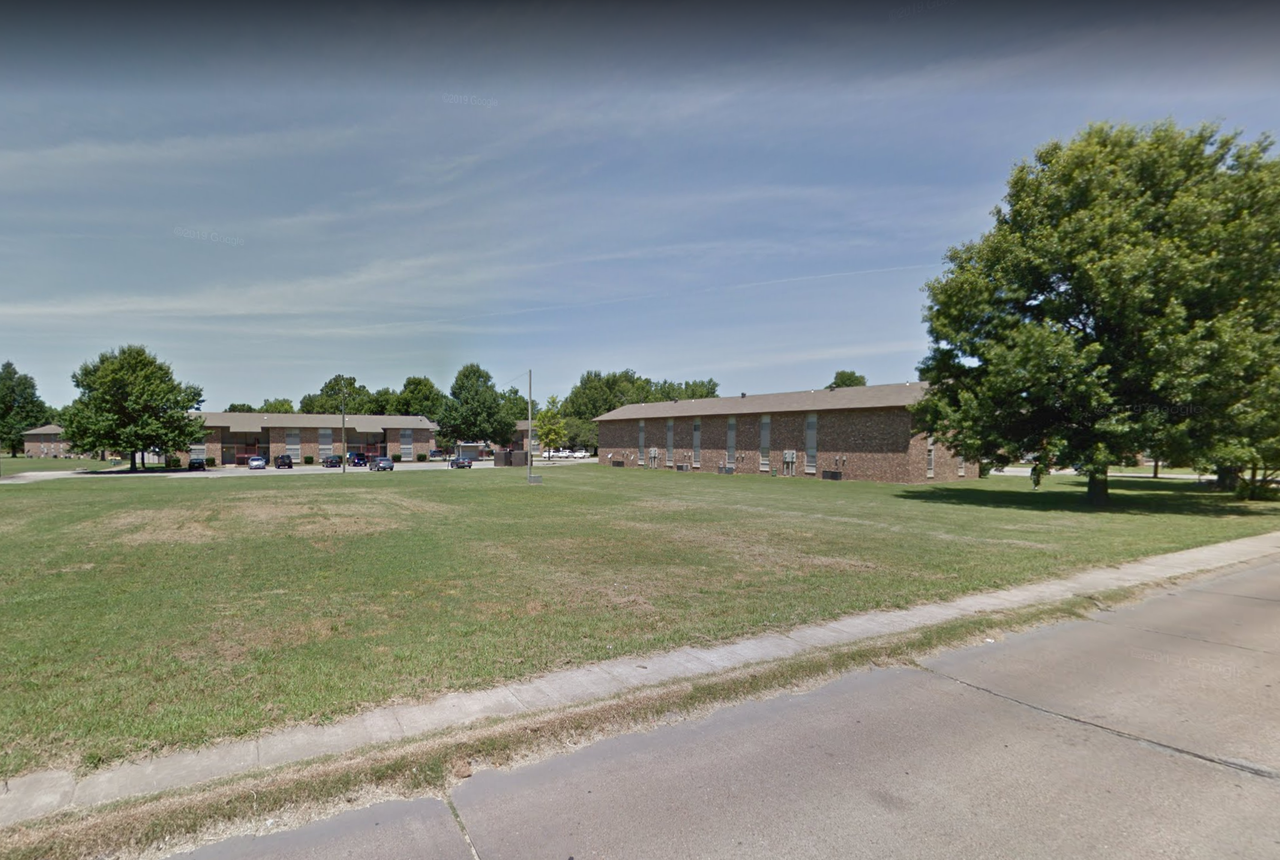 Robindale East Apartments 389 N Hollywood St, Blytheville, AR 72315