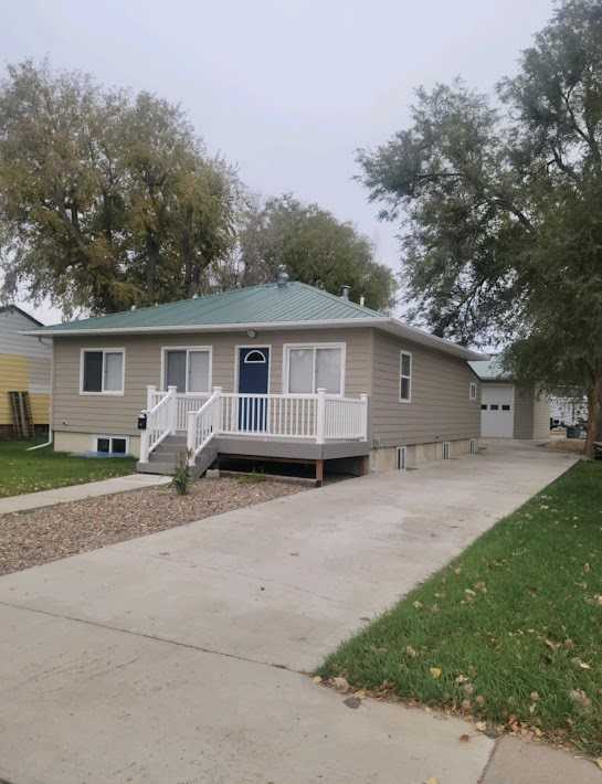 715 6th Street Southeast - Photo 2 of 12