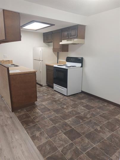 896 Brookfield Drive - Photo 3 of 8