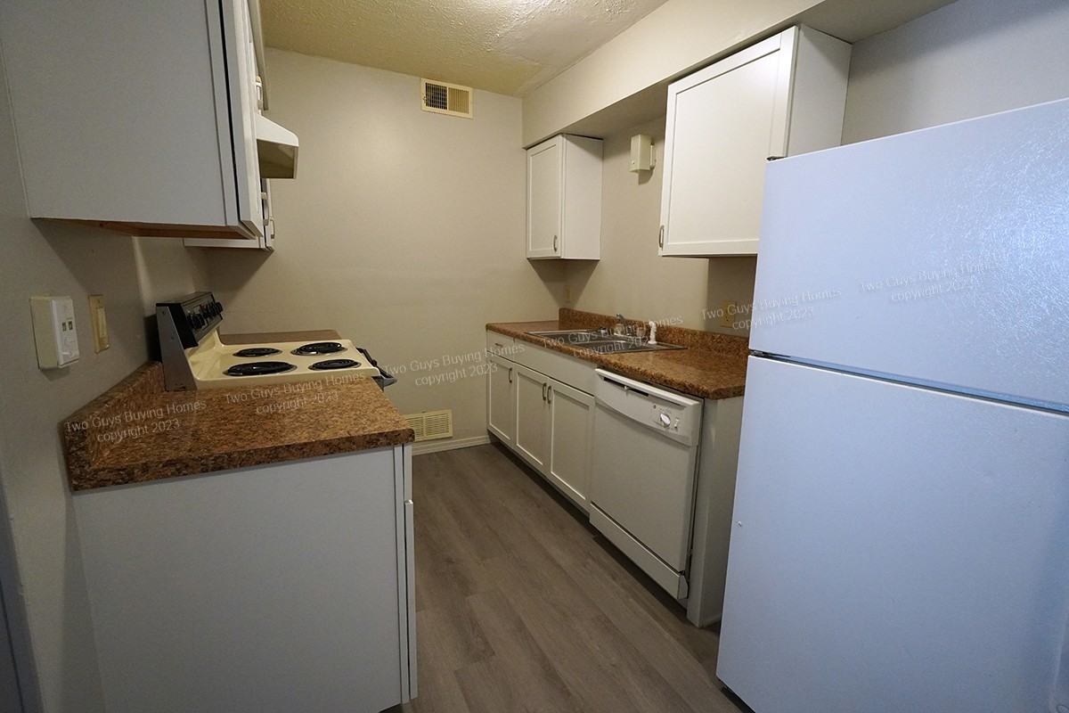 1055 West Walnut Street - Photo 3 of 6