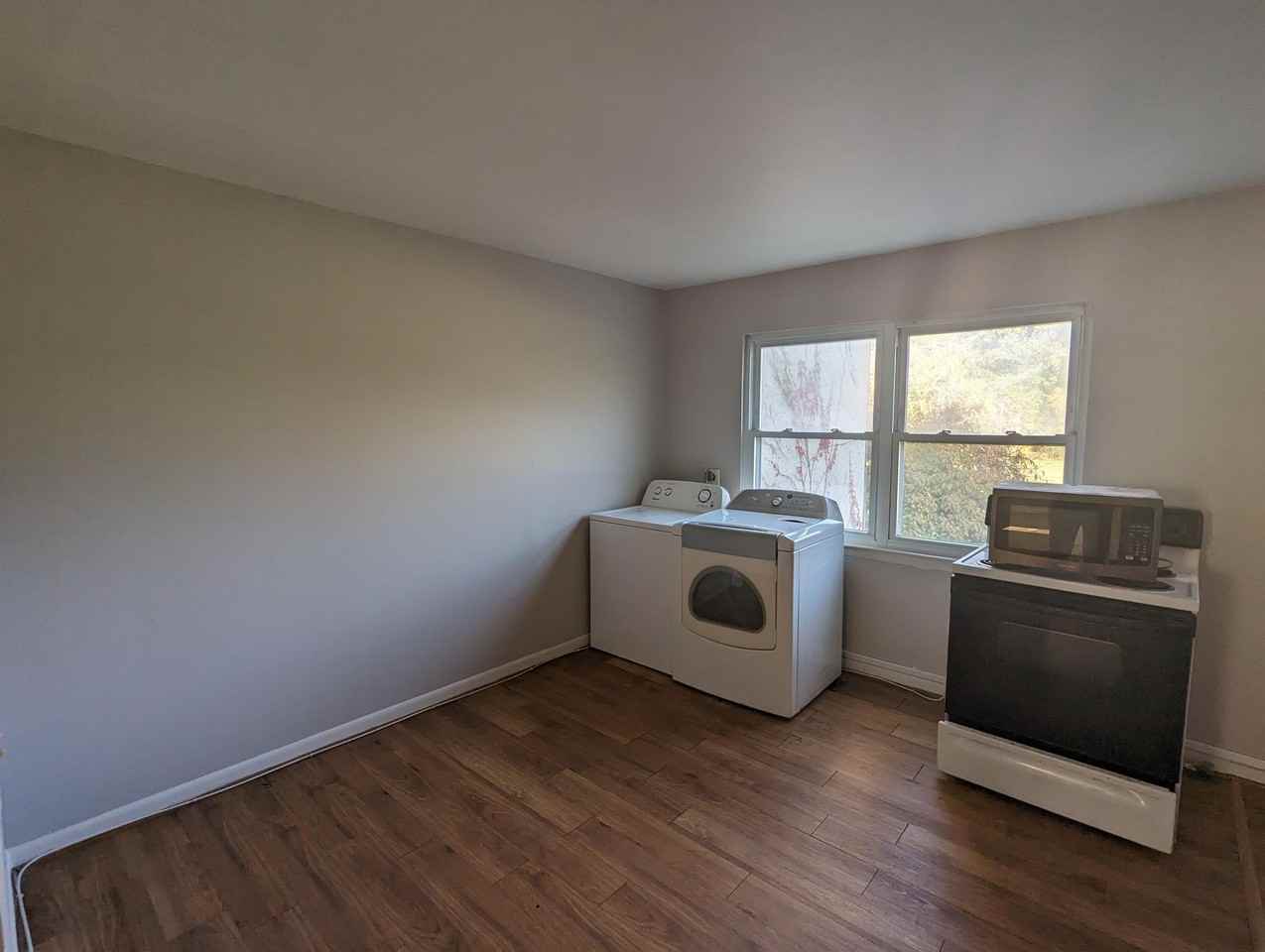 320 Harry S Truman Dr - Photo 3 of 24