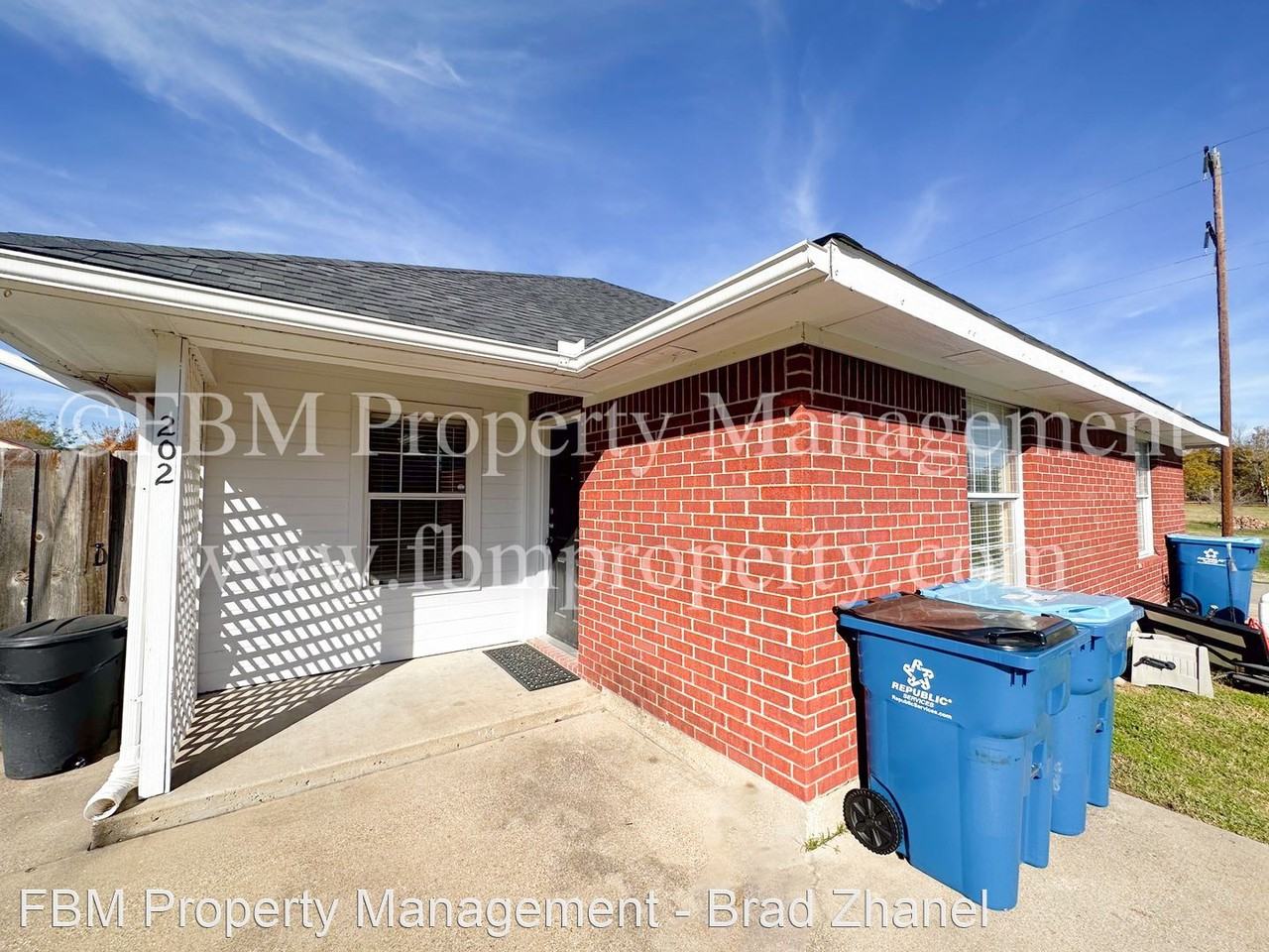 200 & 202 W Lamar - Photo 2 of 19