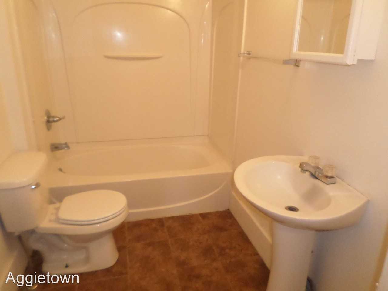 715 Laramie - Photo 2 of 6