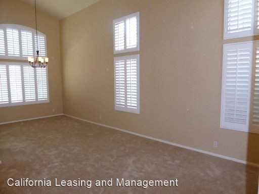 27430 Waynesborough Ln - Photo 3 of 24