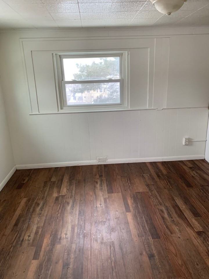 811 Carlisle St - Photo 2 of 4