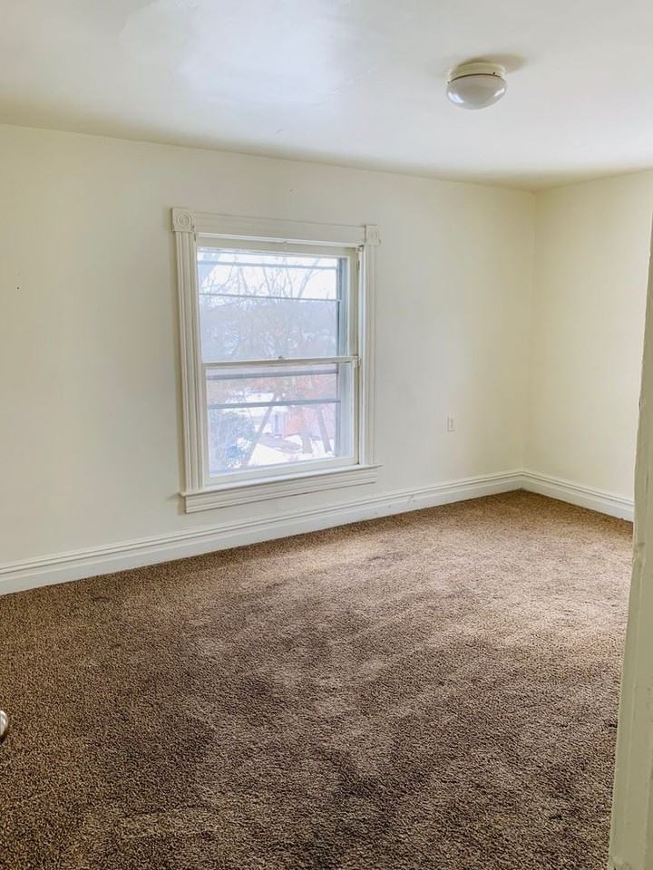 811 Carlisle St - Photo 3 of 4