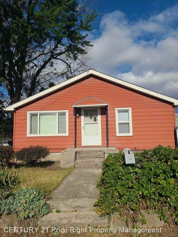 704 29th Street N - Photo 2 of 8