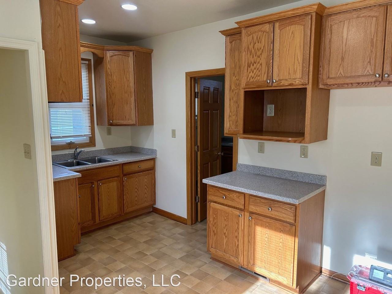 1229 S 86th St - Photo 3 of 18