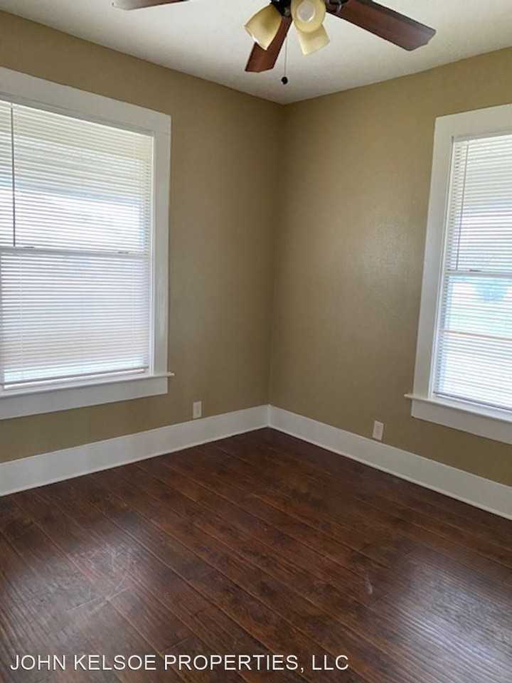 313 E Lloyd St - Photo 2 of 3