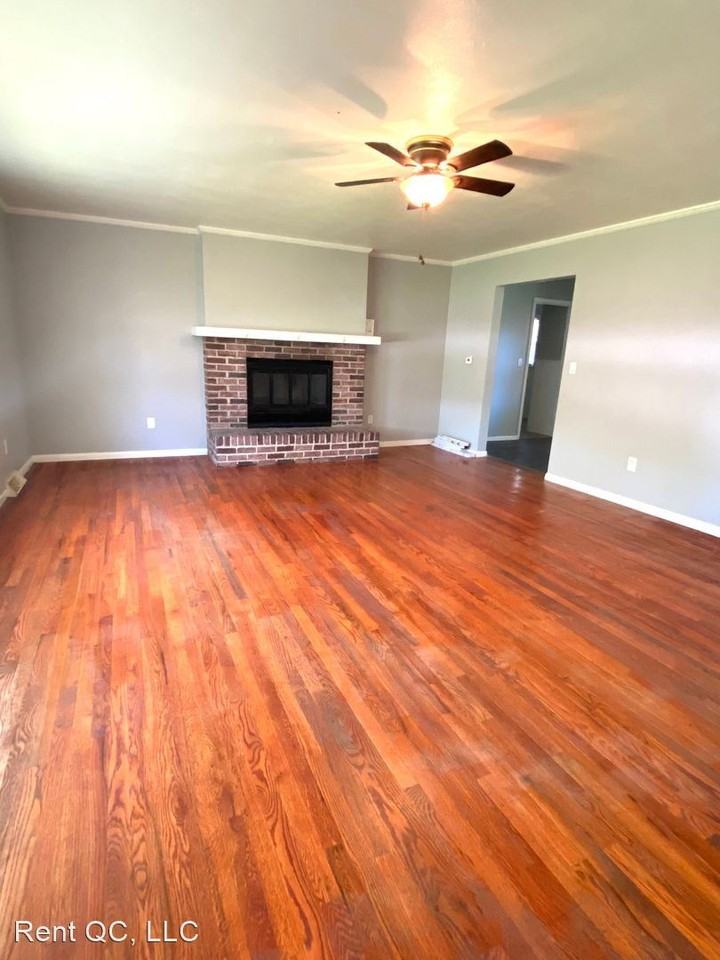 2037 N Ohio Ave - Photo 3 of 13