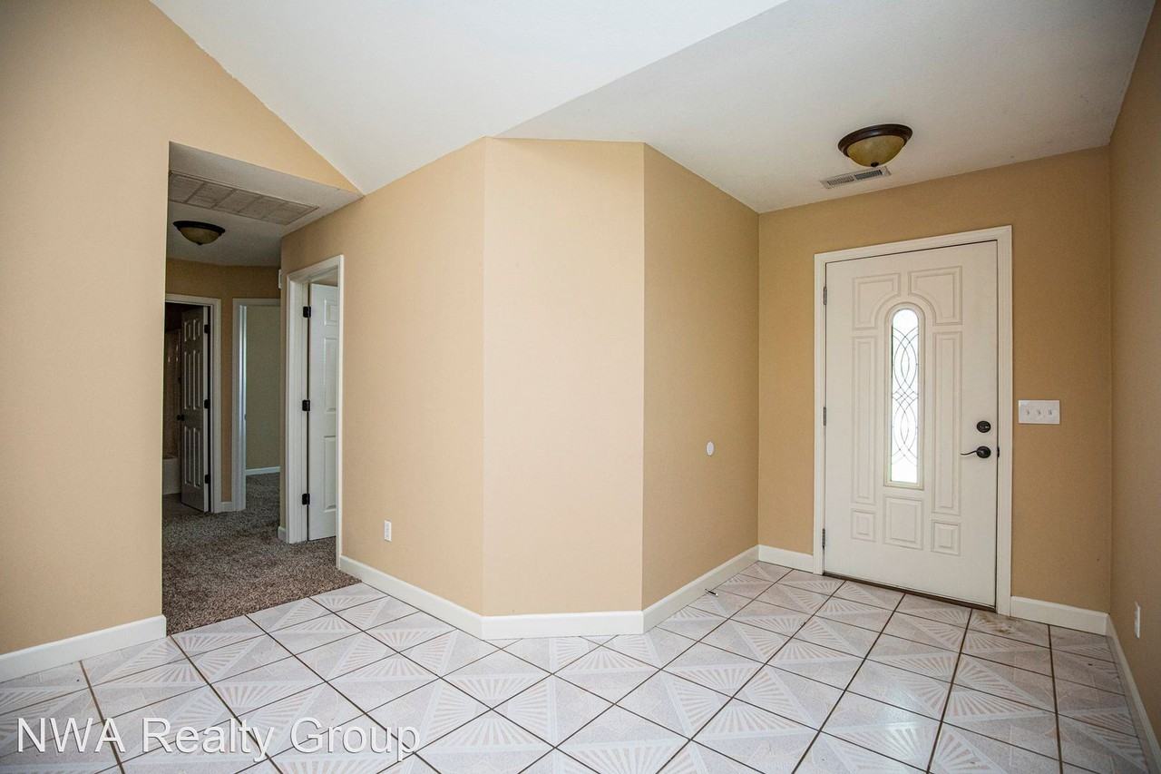 118 S Bailey St - Photo 2 of 17