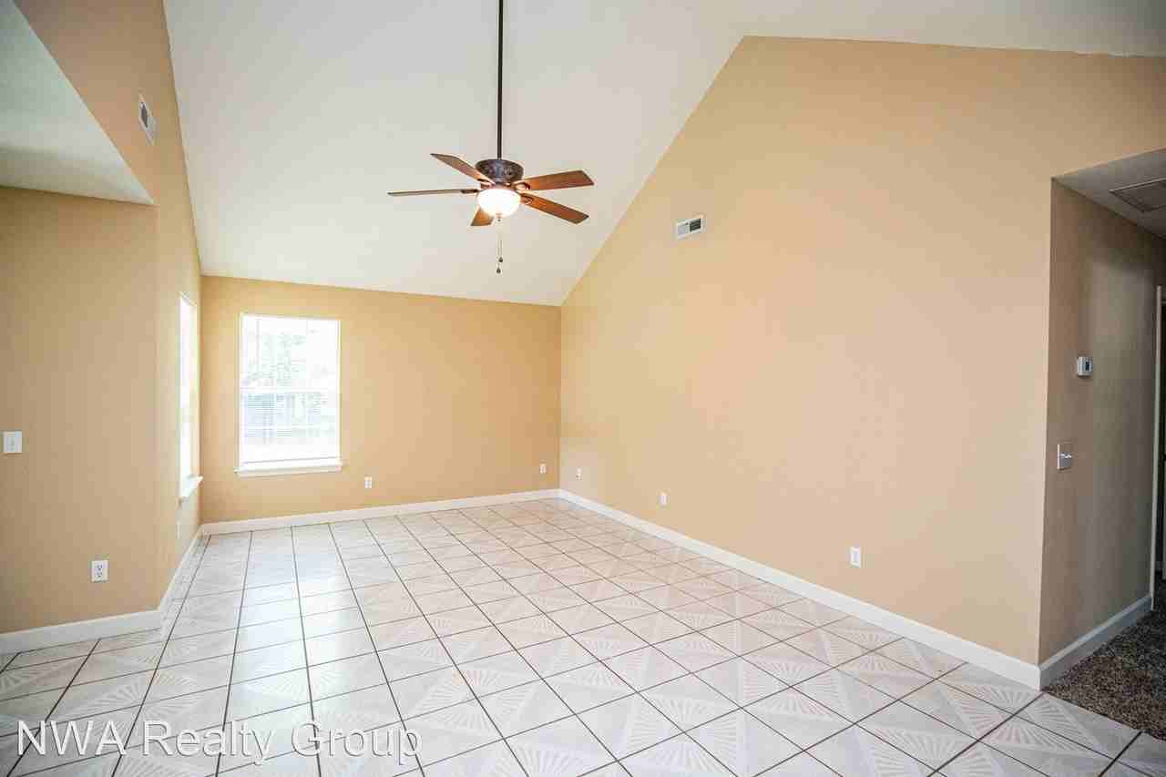 118 S Bailey St - Photo 3 of 17