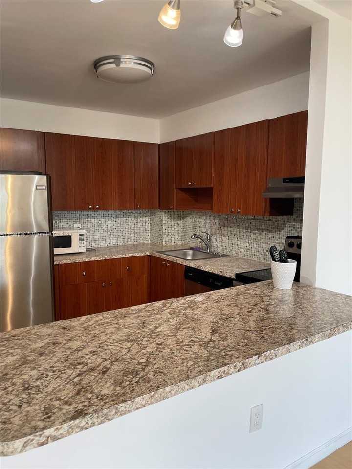 16851 Ne 23rd Ave - Photo 3 of 8